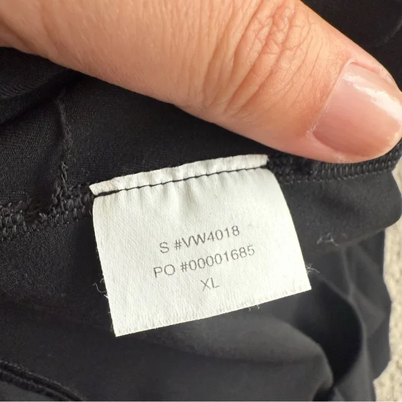 Vuori Black Leggings - Picture 6 of 6